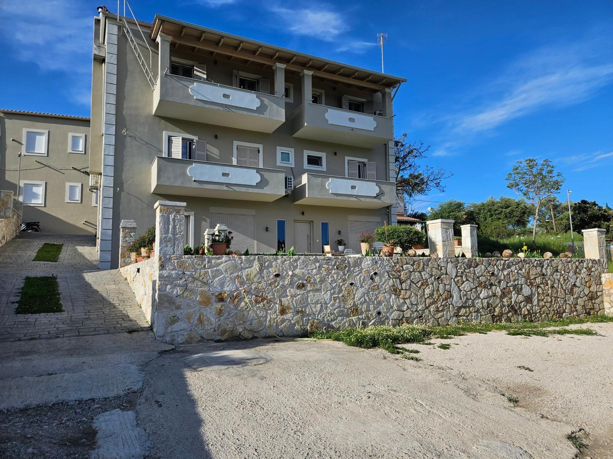 Grey Luxury House Apartment Ipsos Exterior photo