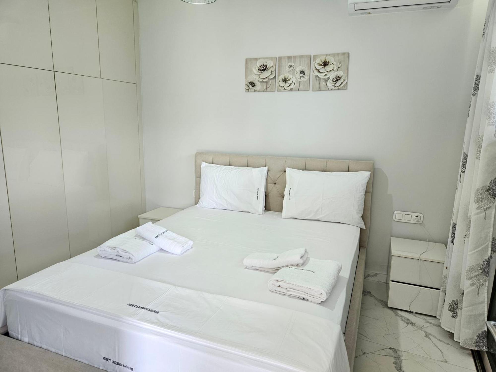 Grey Luxury House Apartment Ipsos Exterior photo
